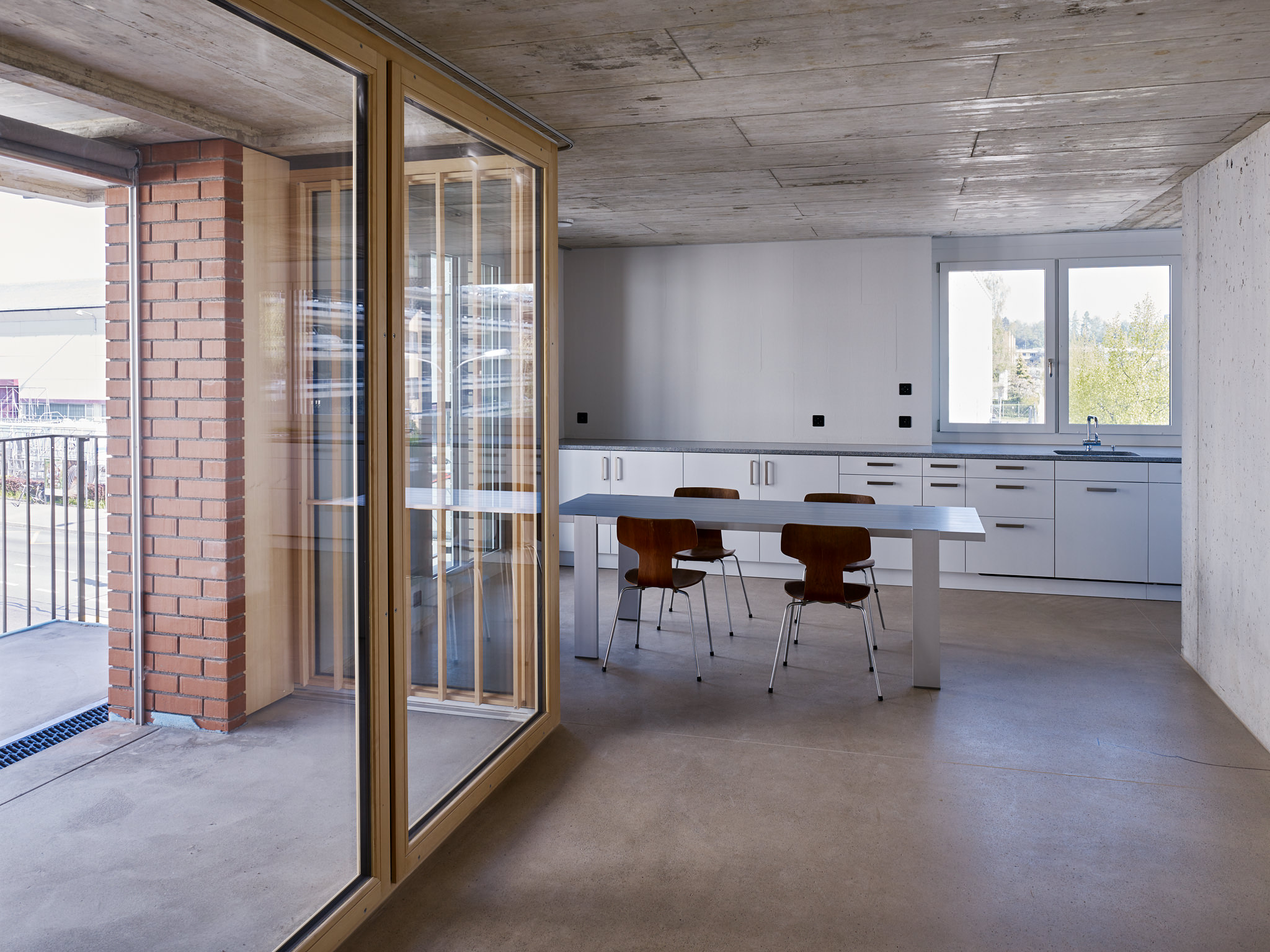 E14534 Alpa 050133 SCREEN